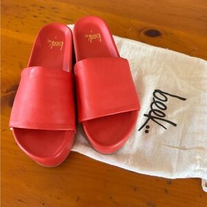 Beek Red Platforms